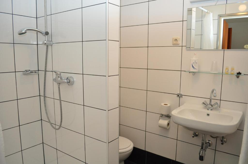 Hotel En Grand Cafe De Pauw Roermond Room photo